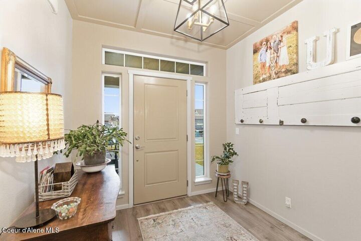 Property Photo:  880 E Allenby Ct  ID 83854 