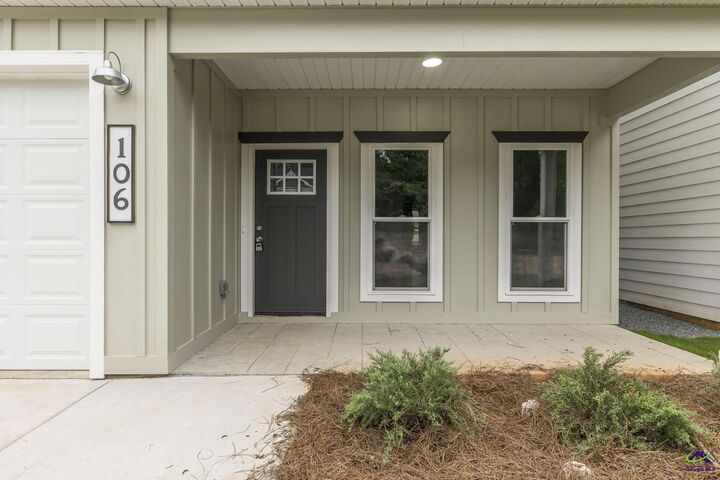 Property Photo:  106 Leisure Pointe Cove  GA 31088-0000 