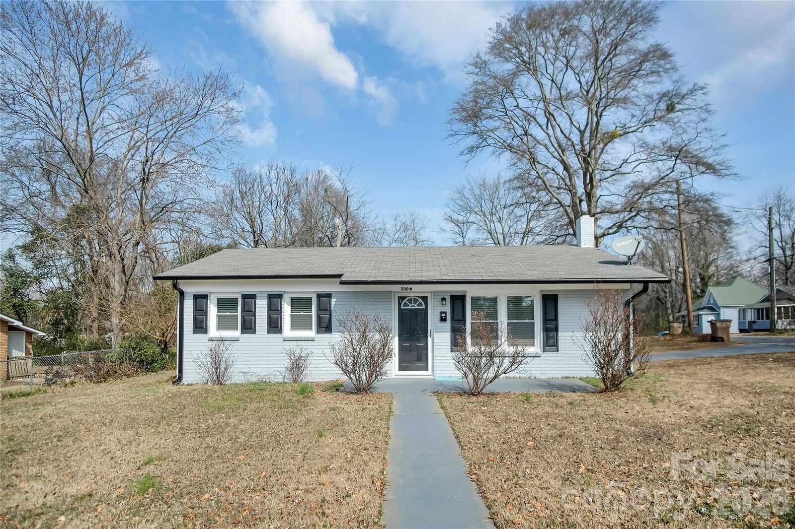 Property Photo: 200 W Shannonhouse Street NC 28152