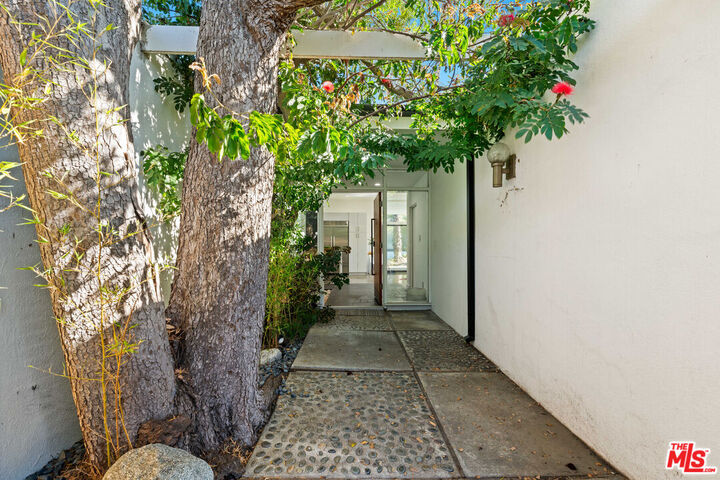 Property Photo:  3744 Cody Rd  CA 91403 