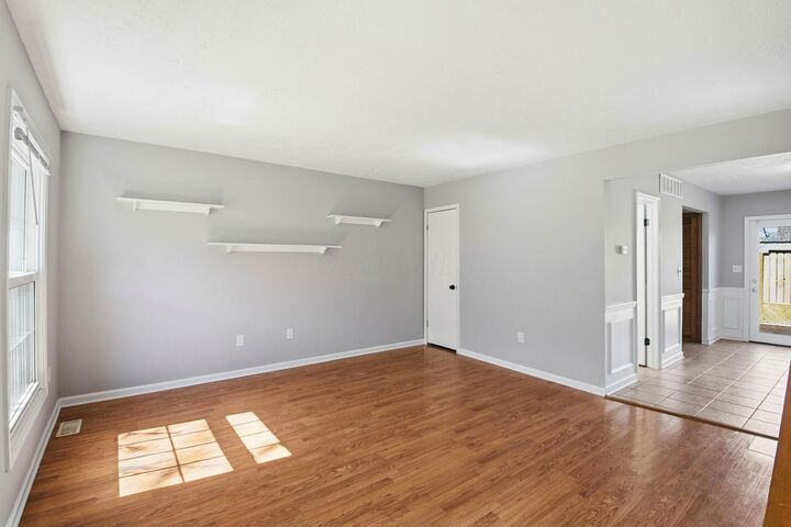 Property Photo: 614 Dlyn Street OH 43228