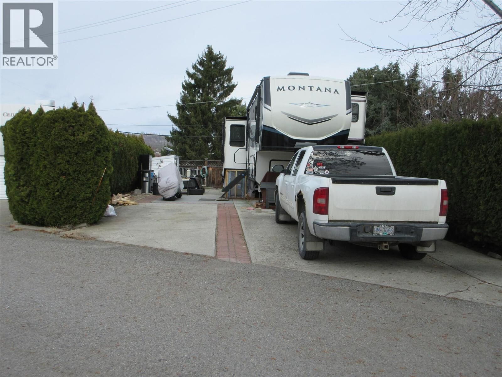 Property Photo:  415 Commonwealth Road 503  BC V4V 1P4 