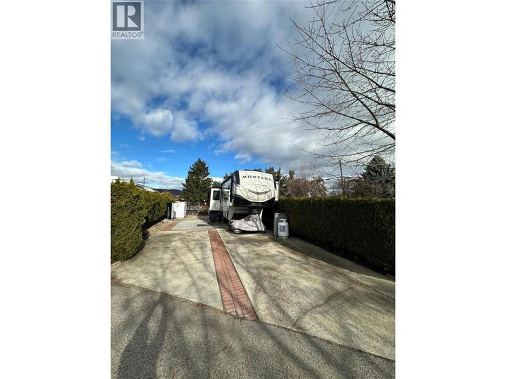 415 Commonwealth Road 503 — photo 1