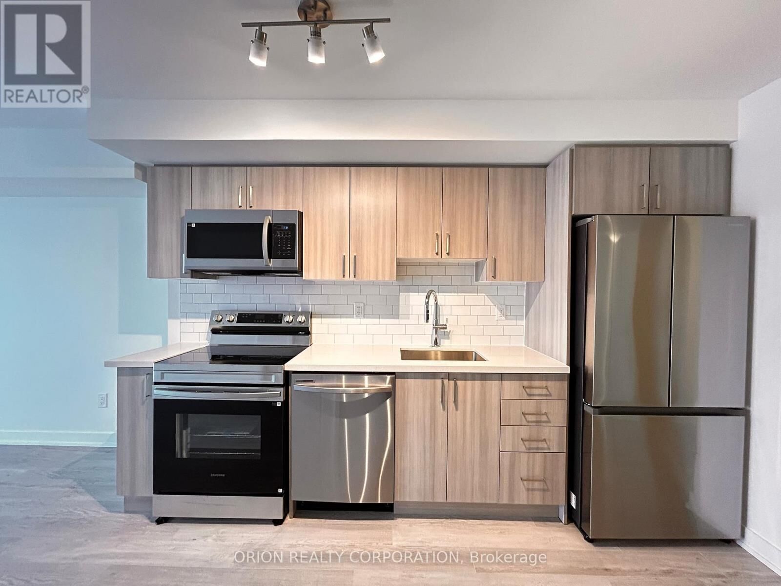 Property Photo:  1010 Sandy Beach Road 2206  ON L1W 0C7 