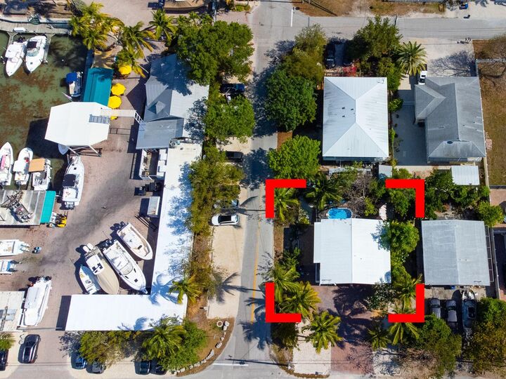 Property Photo:  19 Garden Cove Drive  FL 33037 