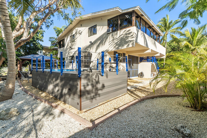 Property Photo:  19 Garden Cove Drive  FL 33037 