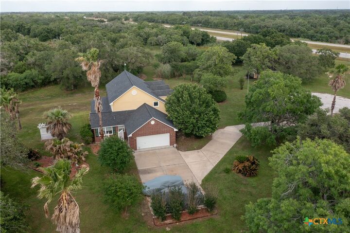 Property Photo:  403 Oakside Drive  TX 77905 