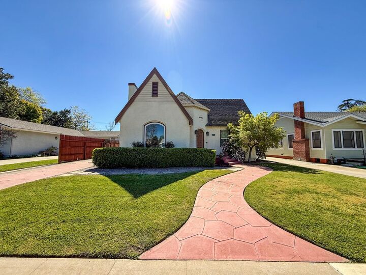 Property Photo:  624 E Vassar Avenue  CA 93704 