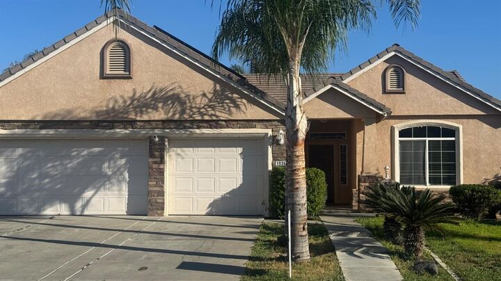 Property Photo: 1936 W Heather Lane CA 93230