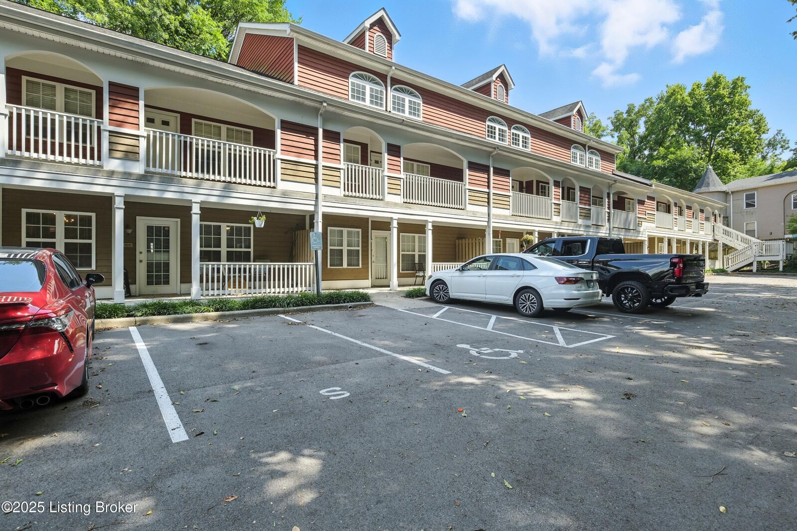 Property Photo:  225 Crescent Hill Pl Apt 105  KY 40206 