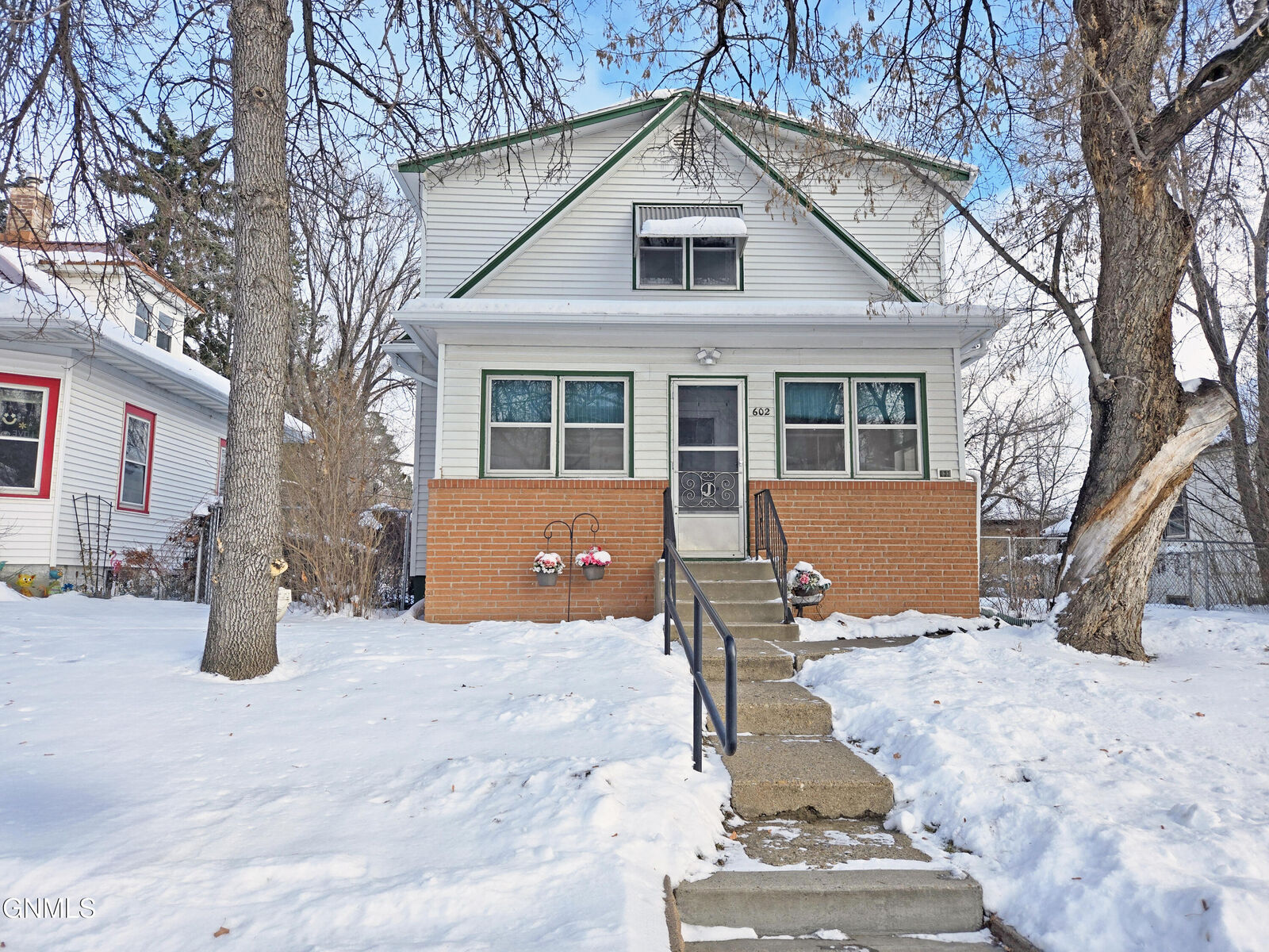 Property Photo: 602 Collins Avenue ND 58554