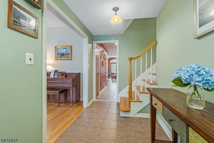 Property Photo:  1510 Ramapo Way  NJ 07076 