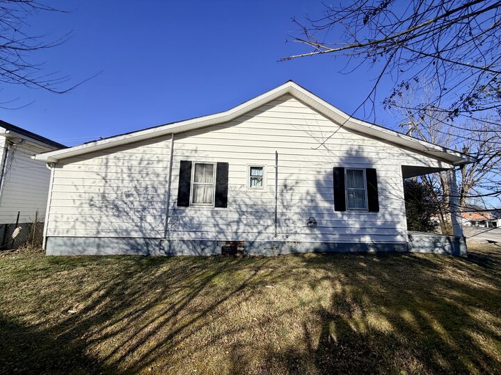 Property Photo:  553 Mc Guire Avenue  KY 41311 