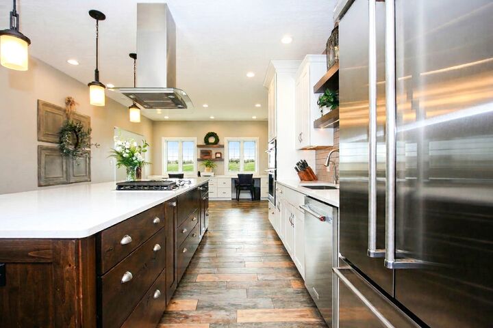 Property Photo: 1261 W Fairway Ave NE 69101