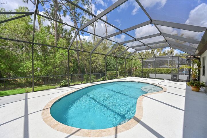 Property Photo:  706 Acacia Court  FL 34212 