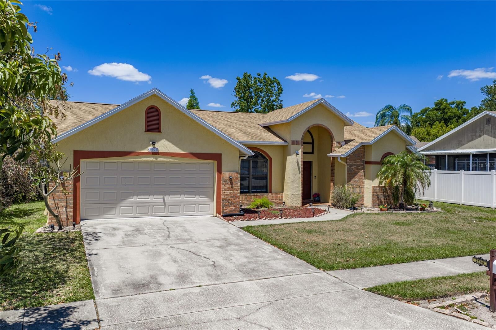 Property Photo:  2104 Haydon Court  FL 33511 