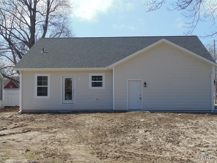 Property Photo: 916 N Locust Street IL 62056