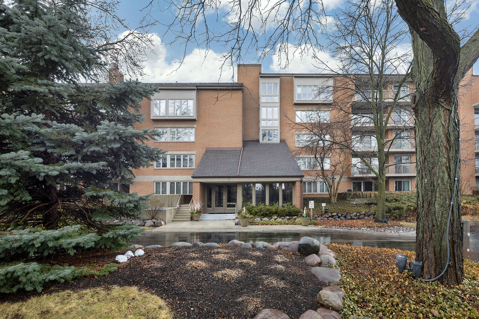 Property Photo:  44 Park Lane 229  IL 60068 