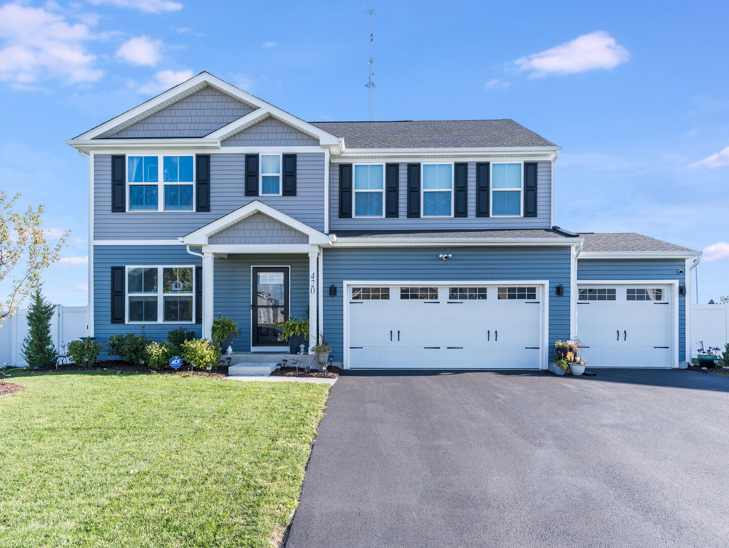 Property Photo:  420 Monterey Street  IL 60560 