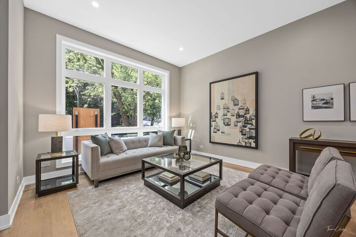 Property Photo: 1638 W Wolfram Street IL 60657