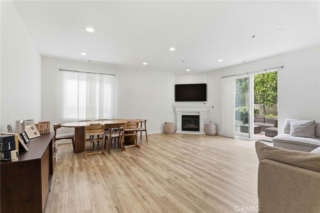 Property Photo:  1023 Wilcox Avenue 102  CA 90038 