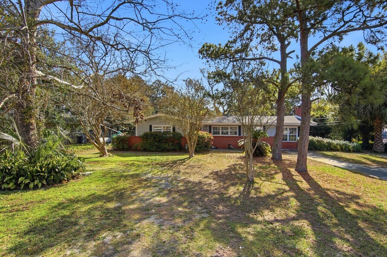 Property Photo:  402 Navarre Street  FL 32563 