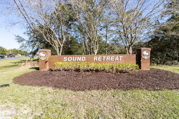 Property Photo:  1412 Castnet Drive  FL 32566 