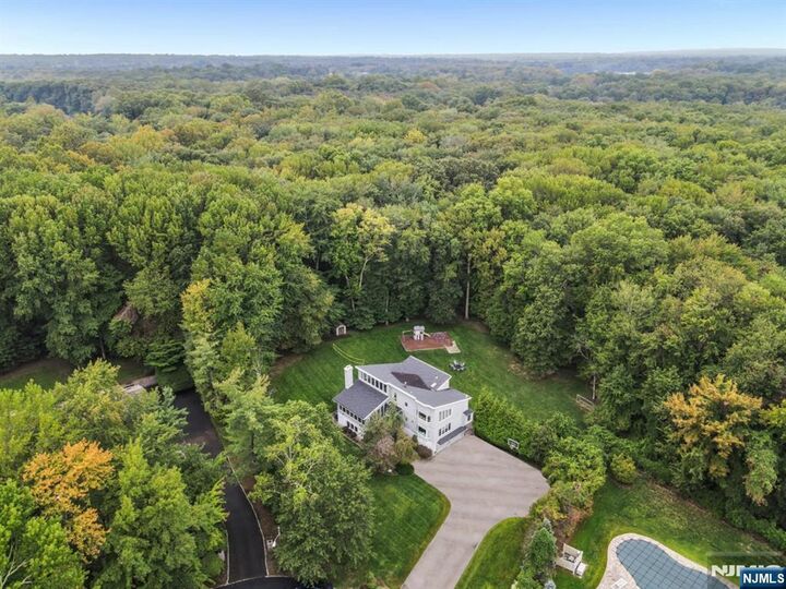 Property Photo: 305 Westwind Court NJ 07648