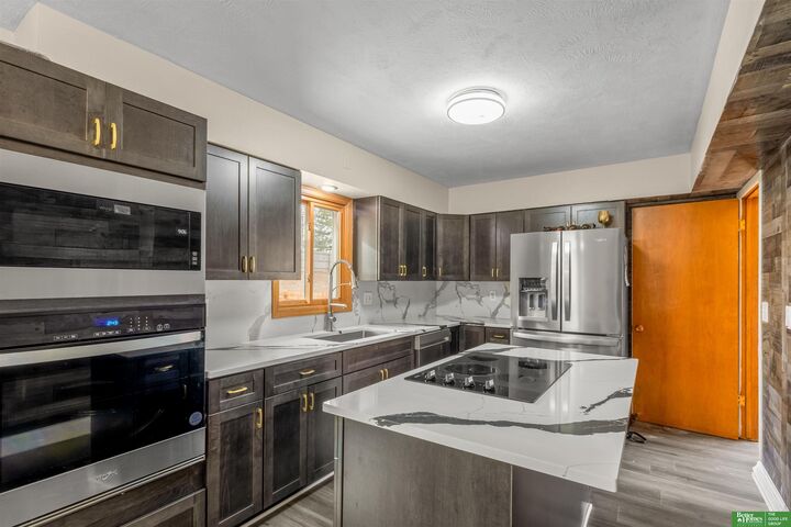 Property Photo: 1712 Pelton Avenue NE 68005