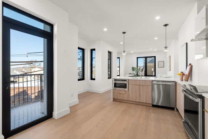 Property Photo:  84 Prospect St 302  MA 02143 