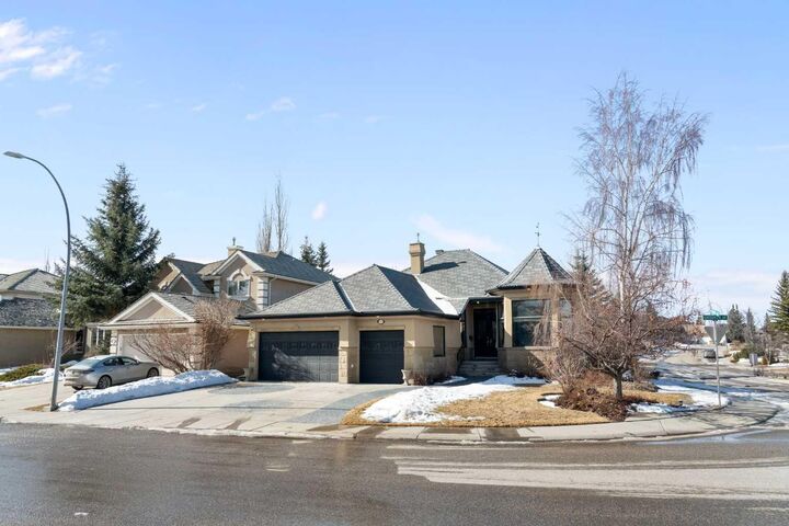 Photo de la propriété:  1742 Evergreen Drive SW  AB T2Y 3T8 