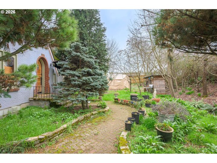 Property Photo:  325 River Rd  OR 97404 