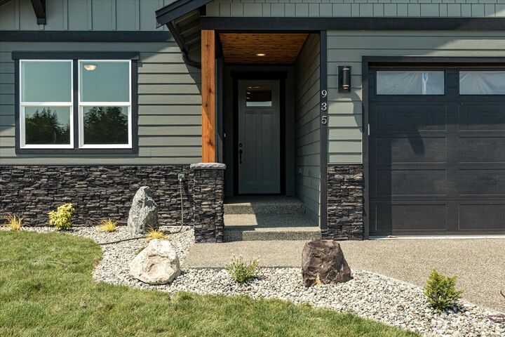 Property Photo:  926 NW Shire Street  WA 98277 