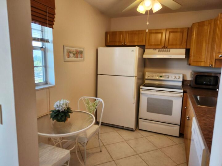 Property Photo: 230 NE 26th Avenue 408 FL 33435