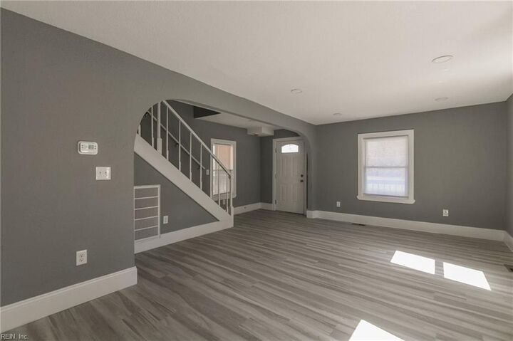 Property Photo:  207 S 7th St  VA 23434 