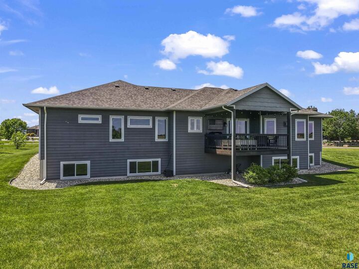 Property Photo: 27164 Fairway Pl SD 57108