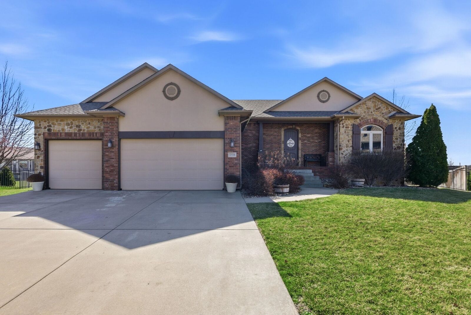 Property Photo:  2510 N Chelmsford Ct  KS 67228 