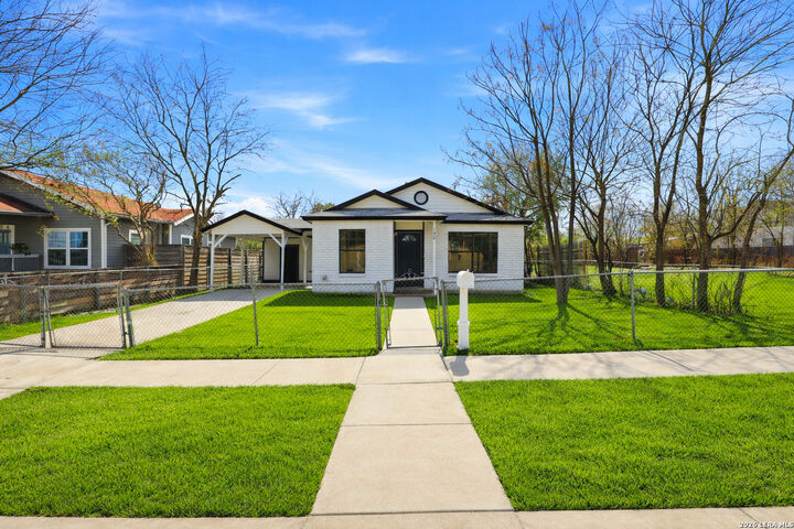 Property Photo:  132 University  TX 78201 