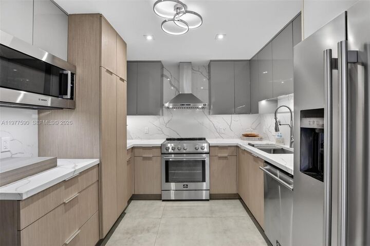 Property Photo: 2780 NE 183rd St 1714 FL 33160