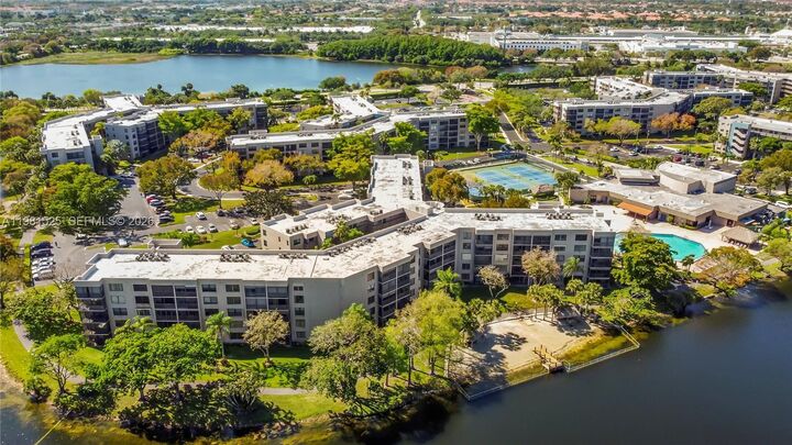 Property Photo: 1100 Colony Point Cir 201 FL 33026