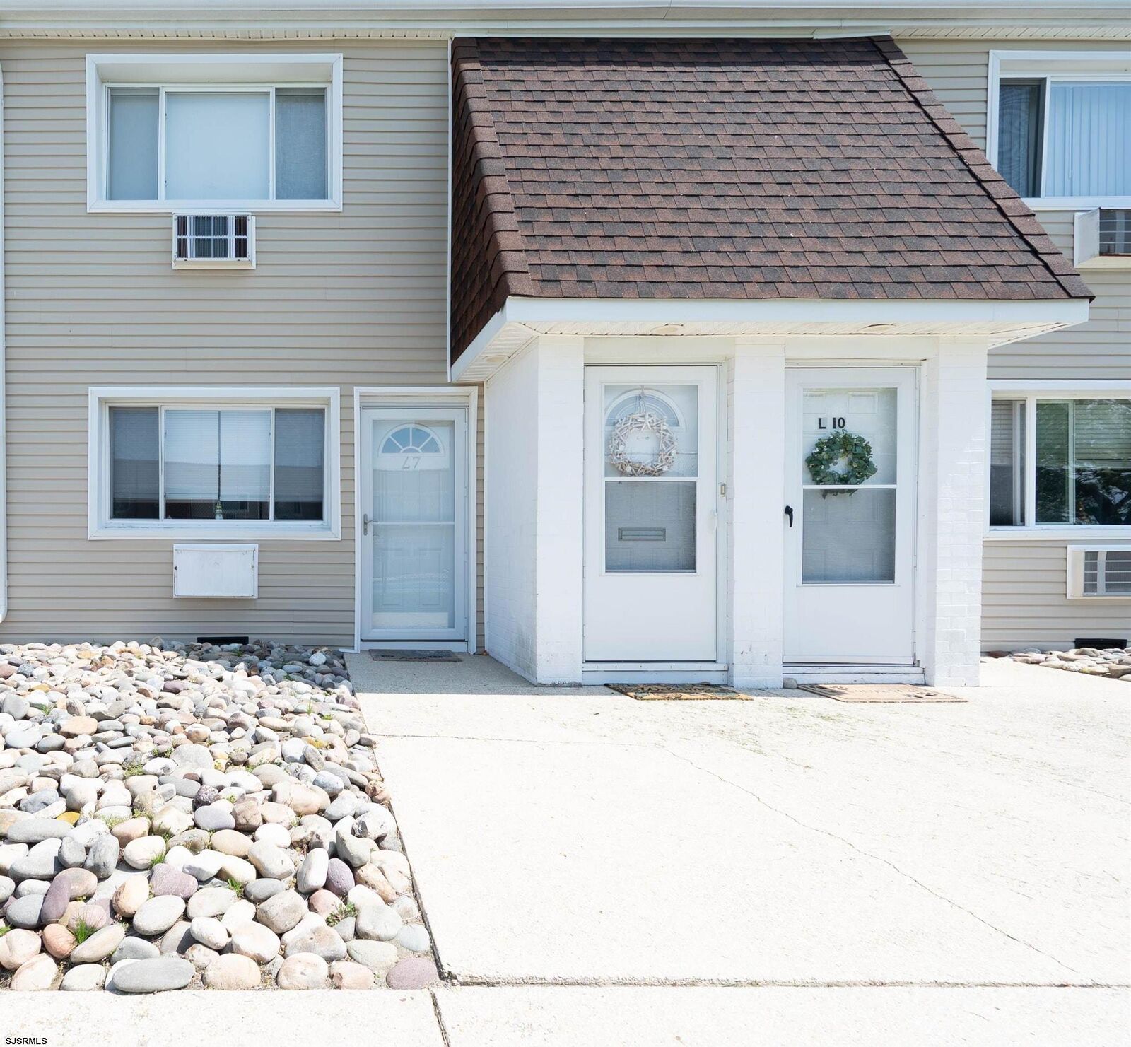 Property Photo:  4901 Harbor Beach Blvd L7  NJ 08203-0000 