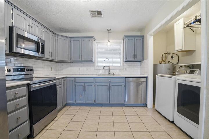 Property Photo:  122 Lois Street  LA 70633 