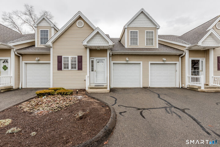 Property Photo:  511 Elm Street 3-2  CT 06473 