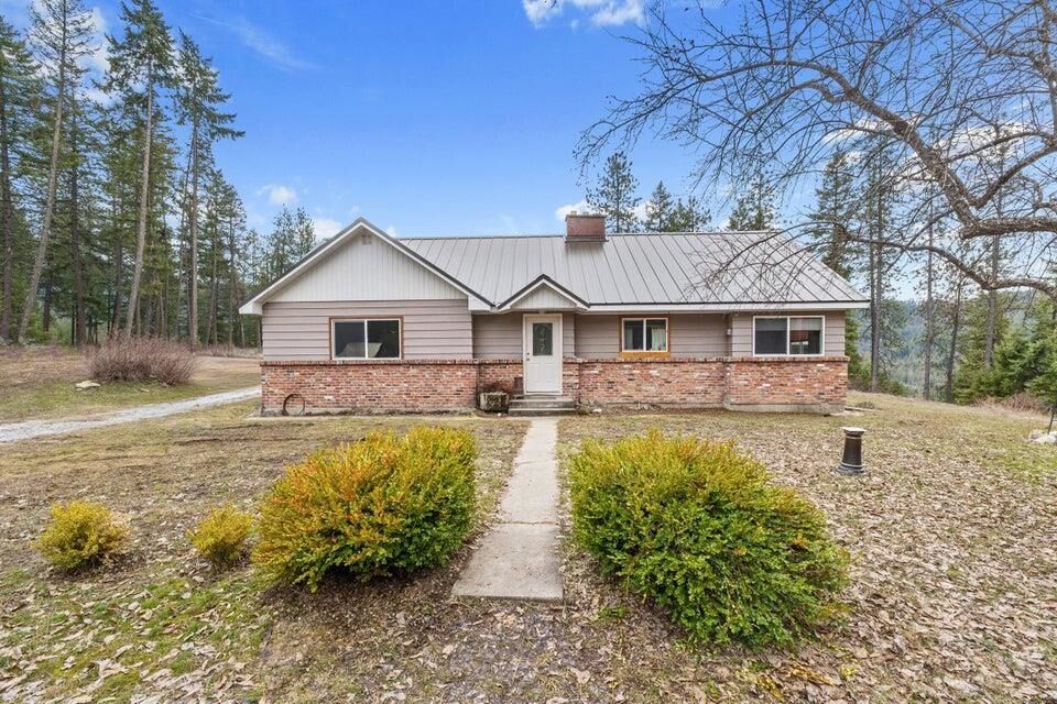 Property Photo:  2852 C Horseshoe Lake Rd  WA 99109 