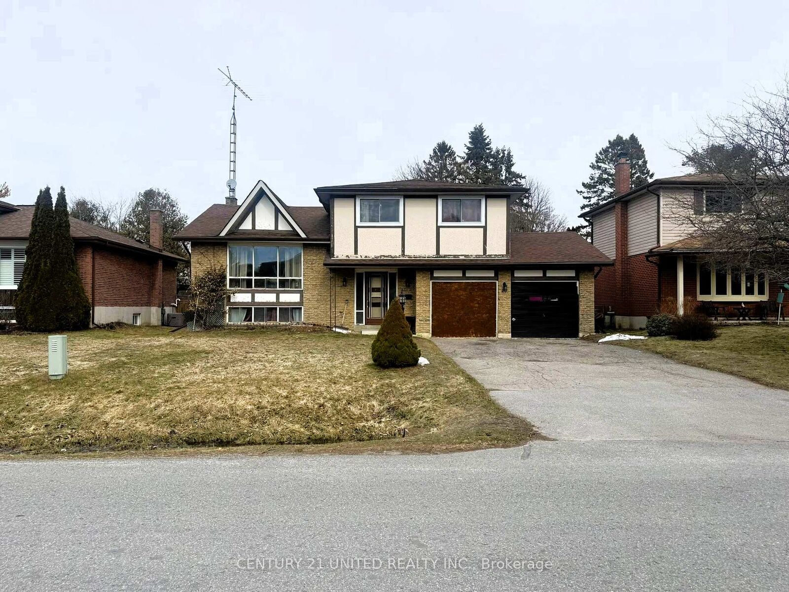 Property Photo:  20 Ravensdale Road  ON K9A 2B9 