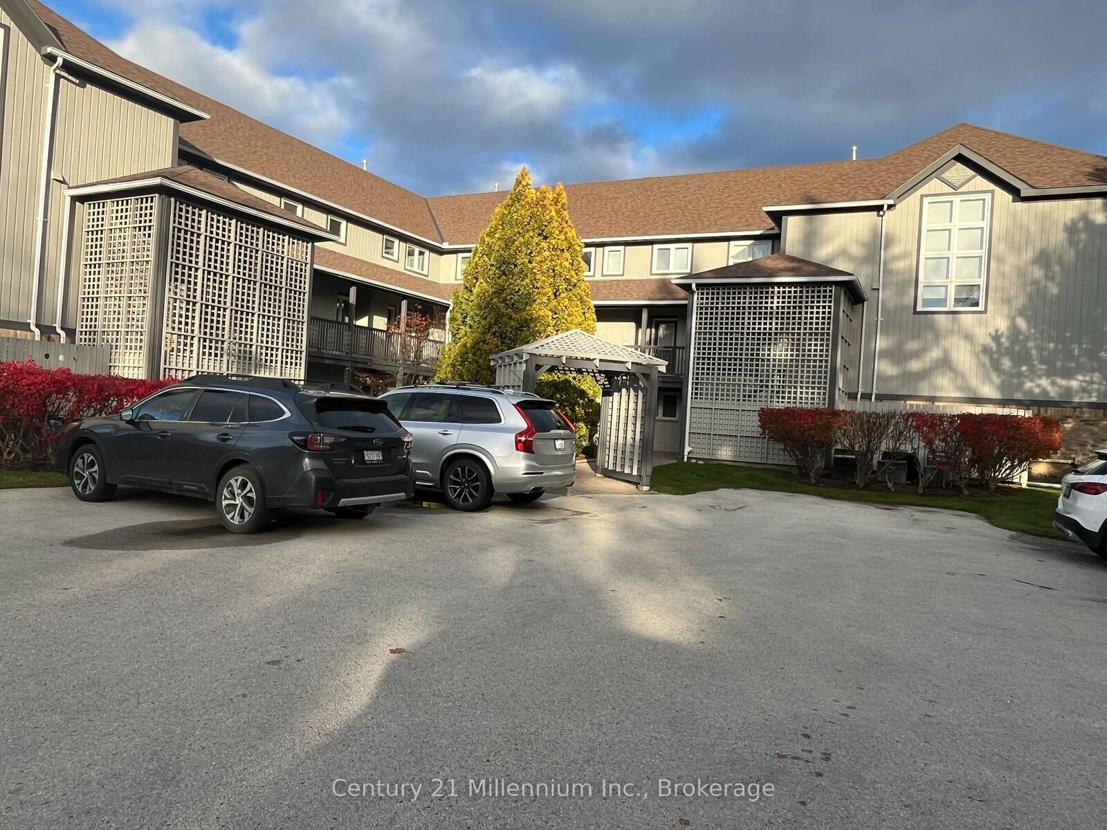 Property Photo:  706 Johnston Park Avenue  ON L9Y 5C7 