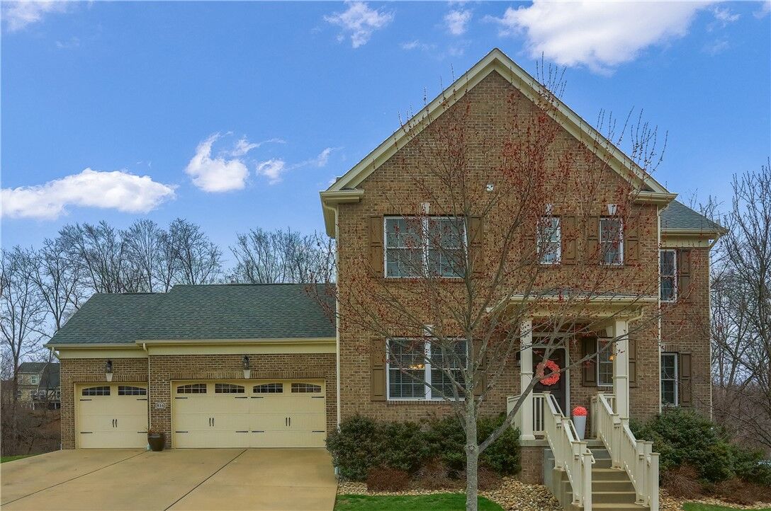 Property Photo:  816 Westminster Ln  PA 16066 