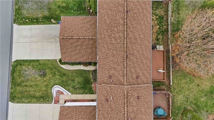 Property Photo: 1406 Lexington Dr PA 15055