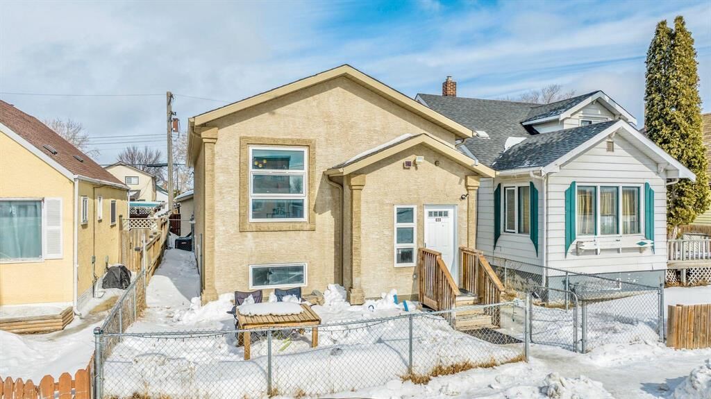 Property Photo:  639 Herbert Avenue  MB R2L 1G1 