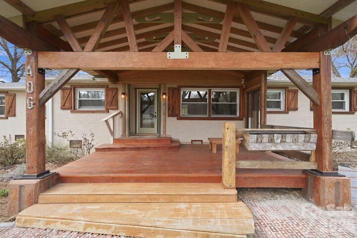 Property Photo: 406 Coulwood Drive NC 28214